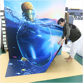 組立て簡単！3Dトリックアート フロアシートを敷く